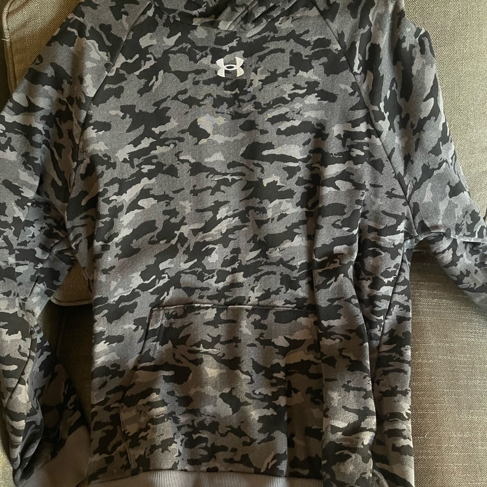 Under Armour Men's Gray & Black Camo Pullover Hoodie